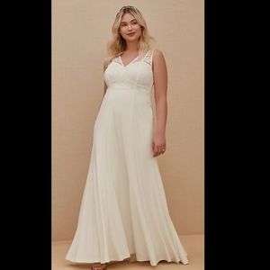 SOLD!!!! IVORY LACE INSET SLEEVELESS MERMAID WEDDING
